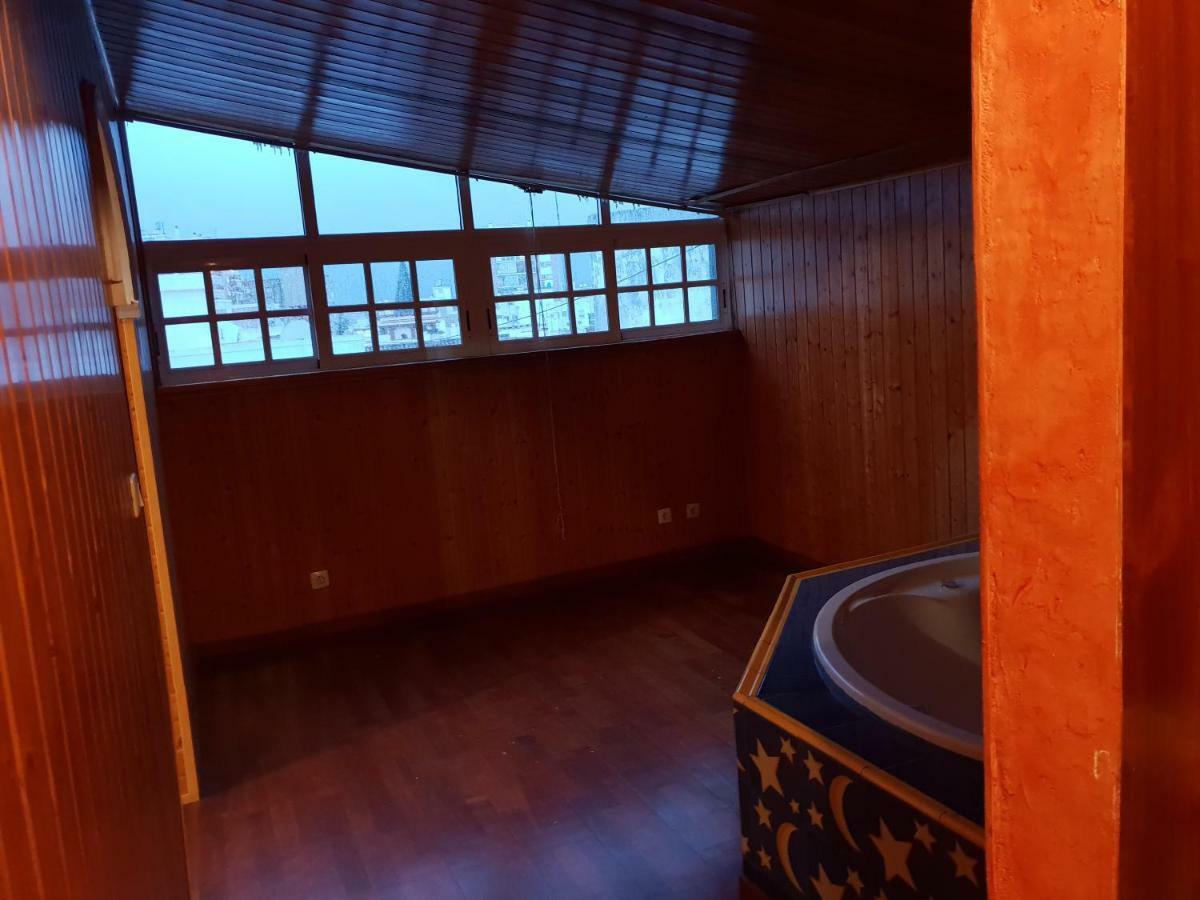 Atico En Triana Con Terraza 36m2 Y Jacuzzi Séville